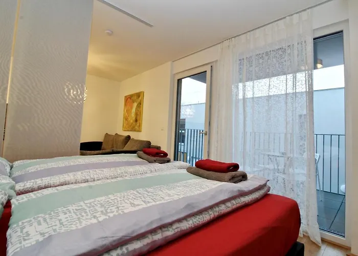 Balcony/Pool/Free Parking Garage Studio